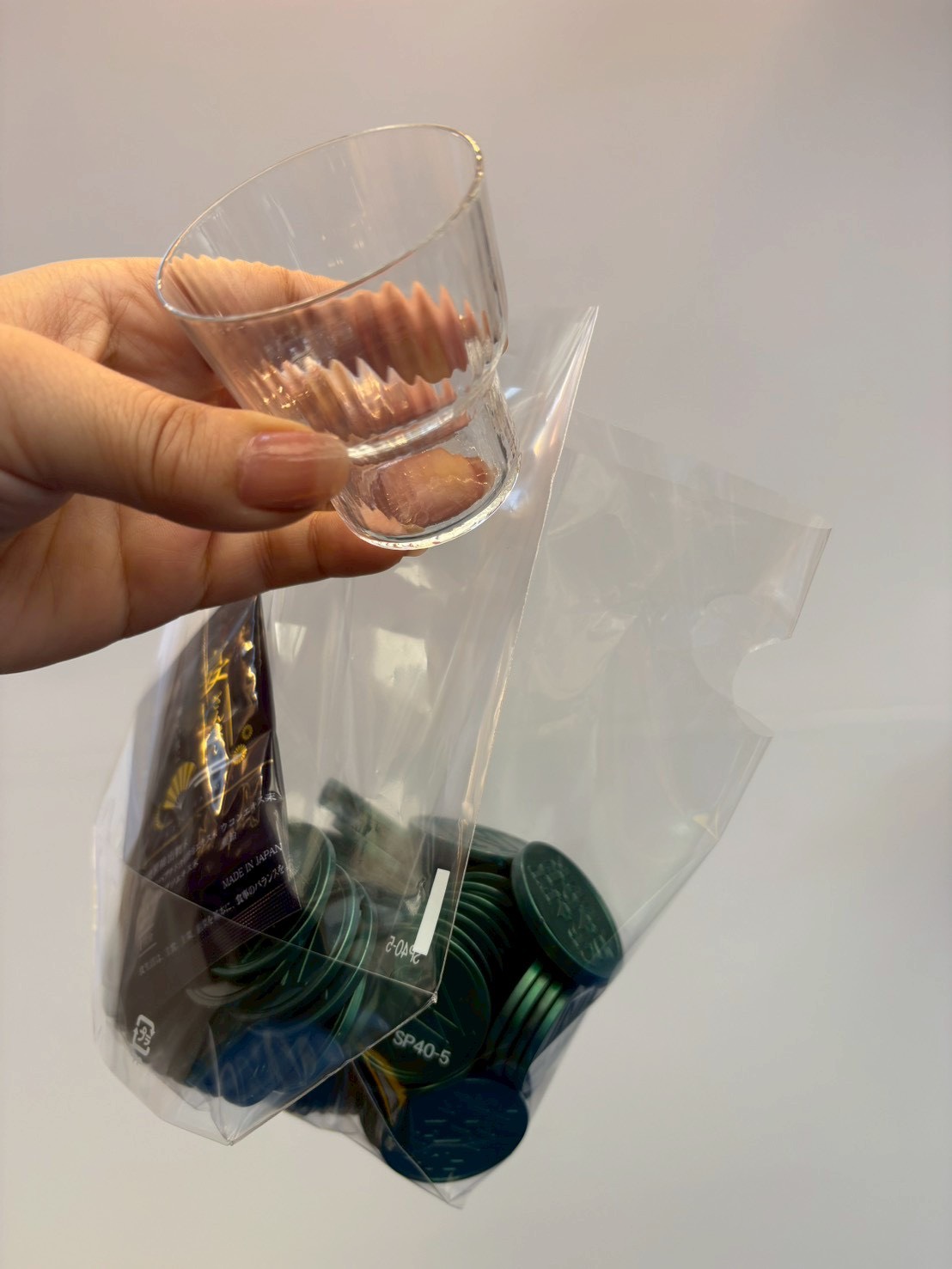 オリジナル酒器とコイン