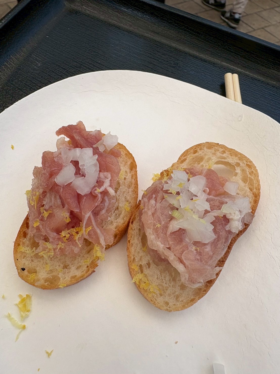 粗挽き生ハムのブルスケッタ